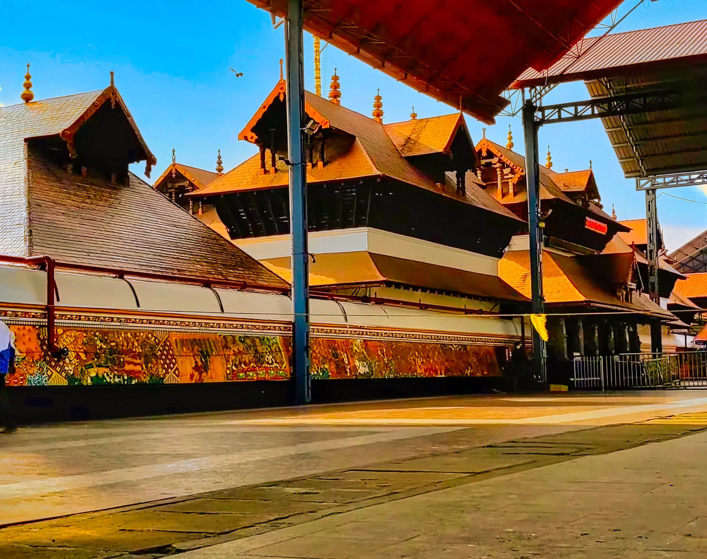 The entrance to Guruvayur temple